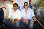 Akshay Kumar and Sunil Shetty promote Thank You outside SRK_s house Mannat on 31st March 2011 (20).JPG